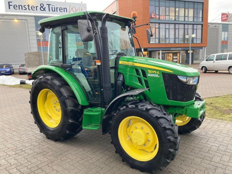 John Deere 5075E