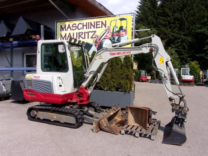 Takeuchi TB228