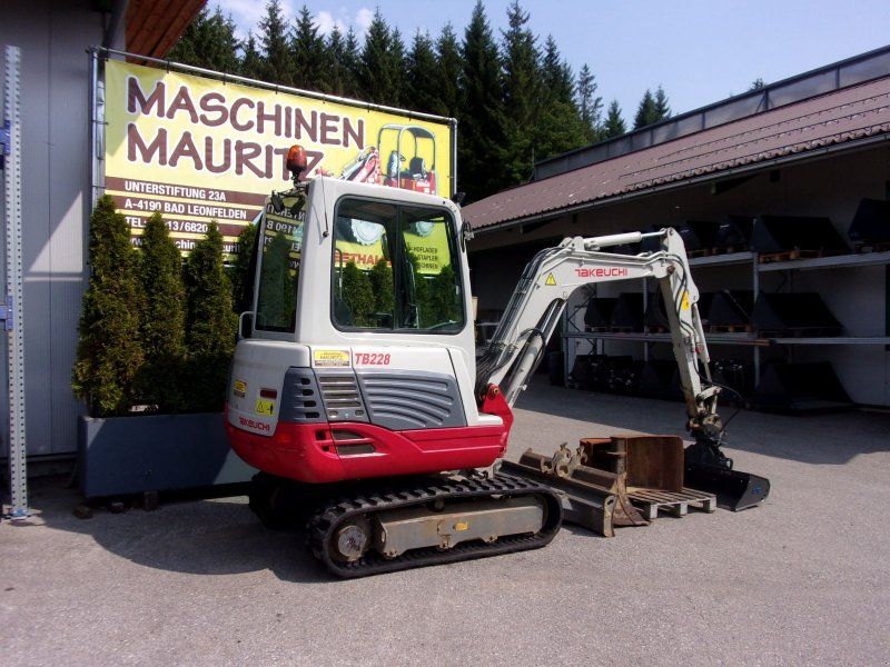 Takeuchi TB228