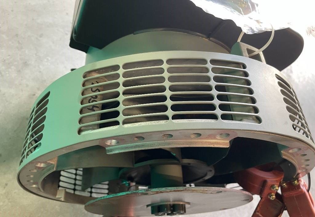 Leroy Somer TAL-A40-FJ 6/4 - 22 kVA alternator - DPX-25093