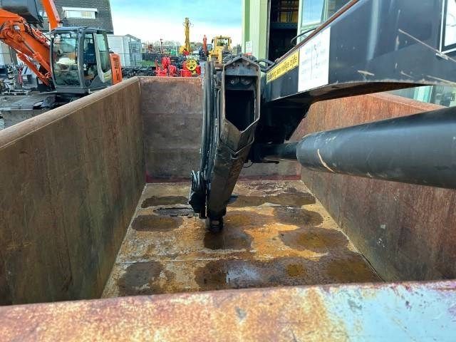 Haakarmsystem met kraan Hiab 102