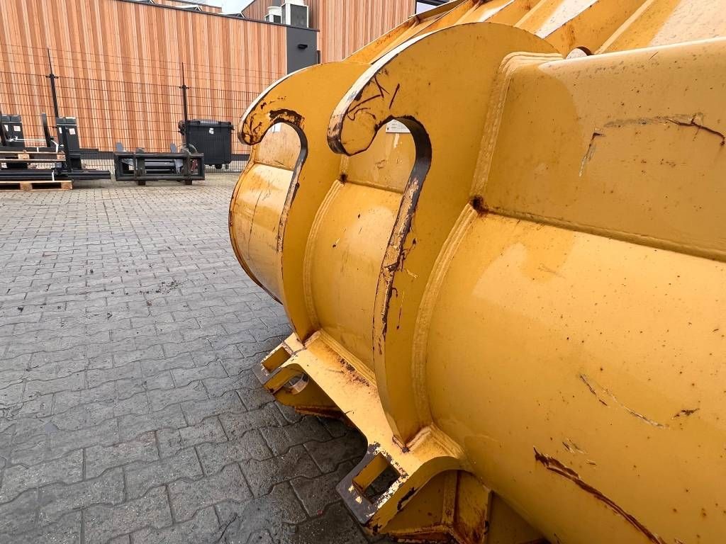 CAT 938 K-M Fusion GP bucket