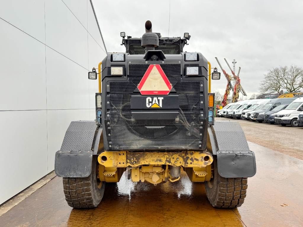 CAT 140M3 - Joysticks / 4.88m Blade / Camera