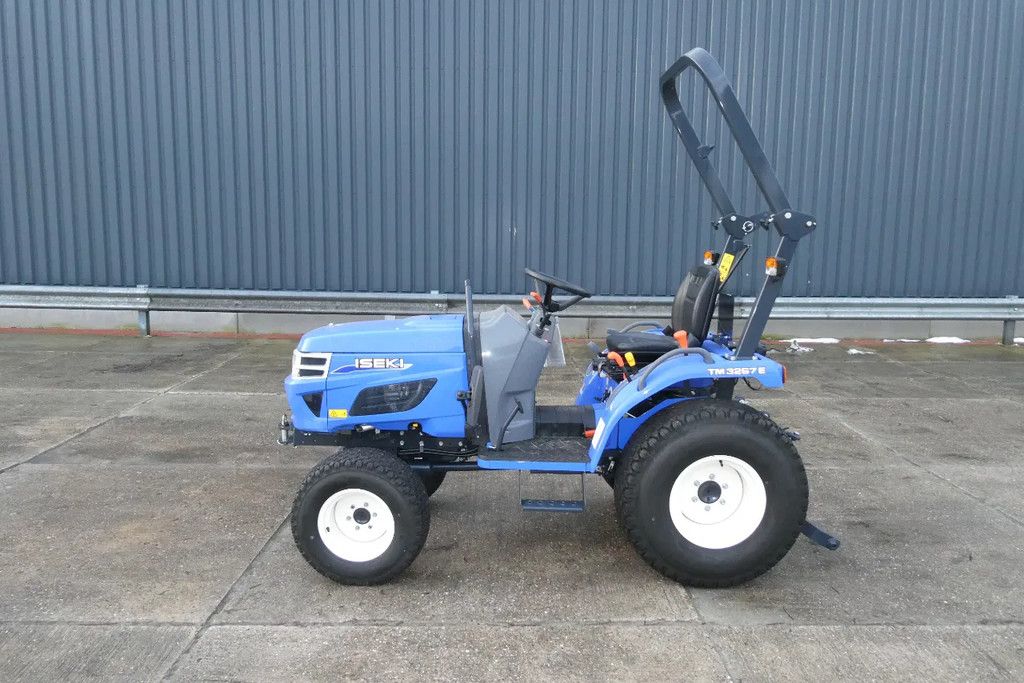 Iseki TM3267E .