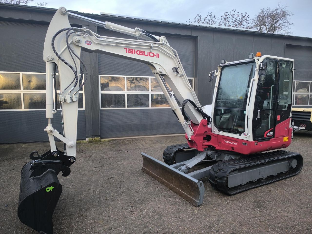 TAKEUCHI TB260