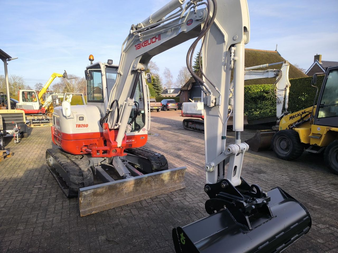 TAKEUCHI TB260
