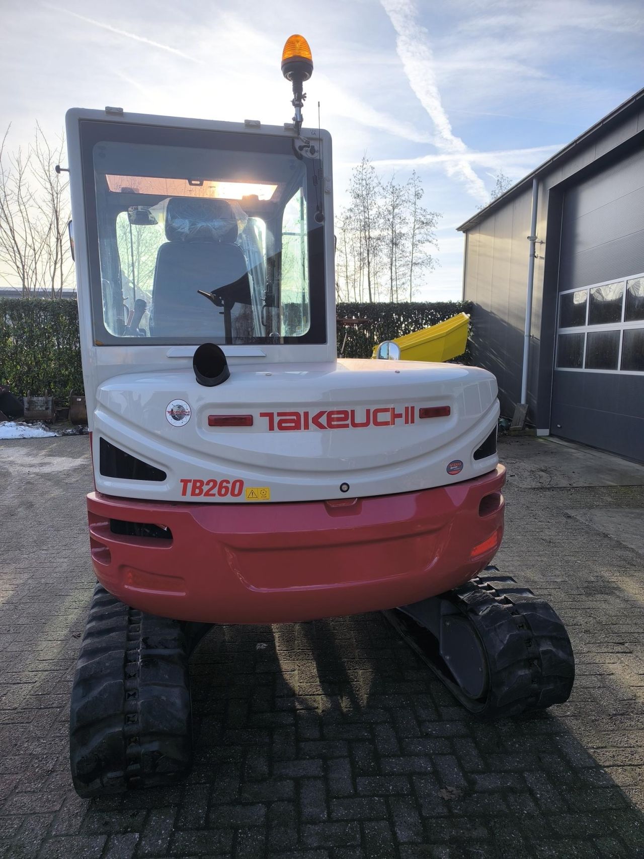 TAKEUCHI TB260