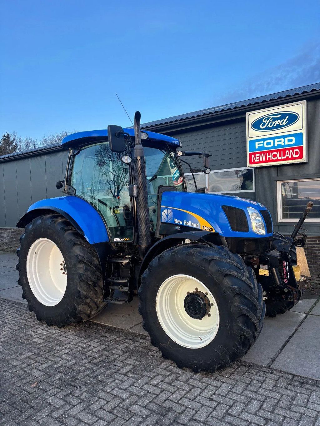 New Holland T6020 ELITE