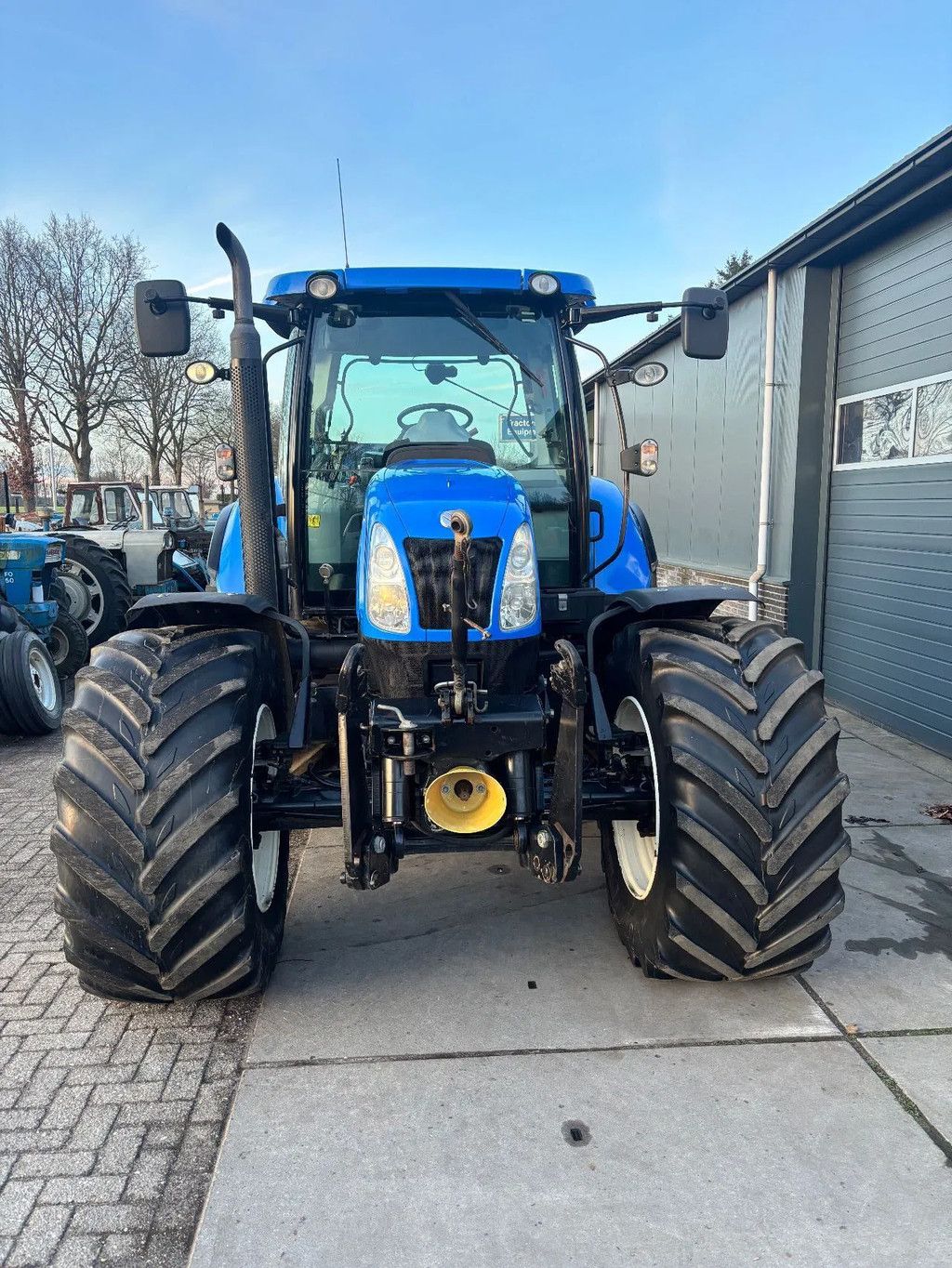 New Holland T6020 ELITE