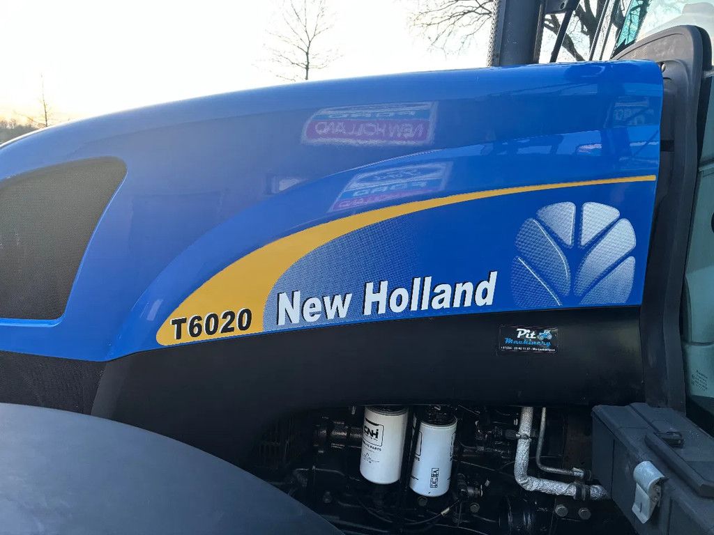 New Holland T6020 ELITE
