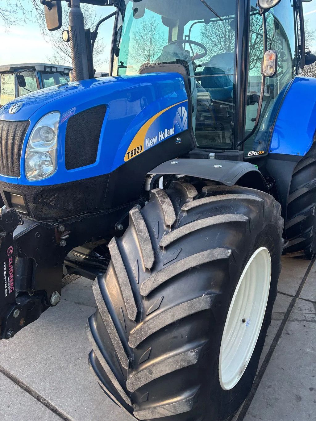 New Holland T6020 ELITE