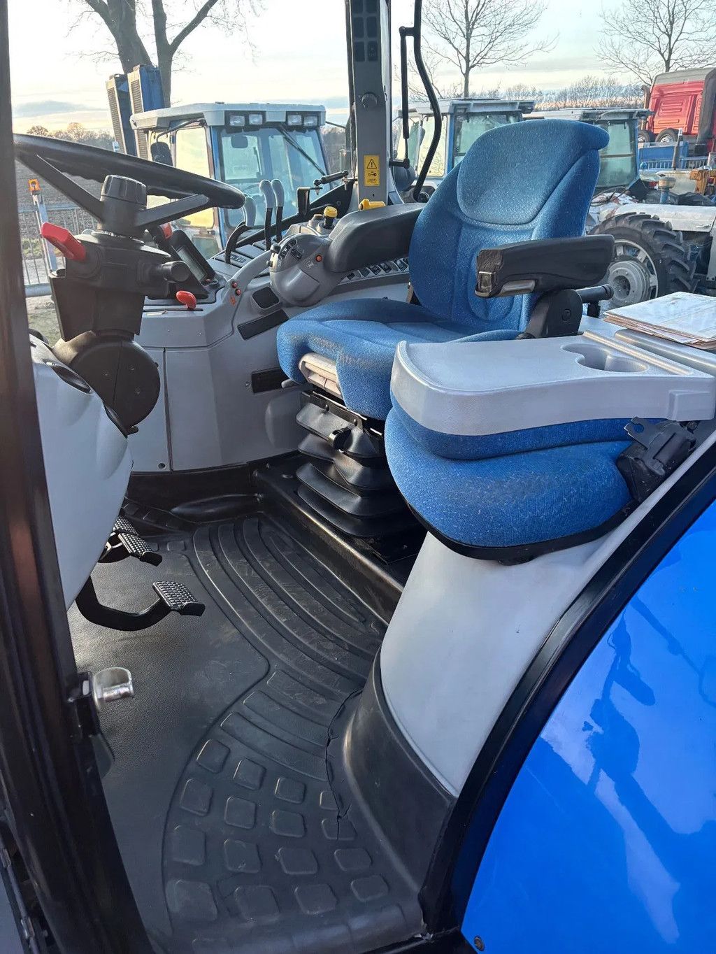 New Holland T6020 ELITE