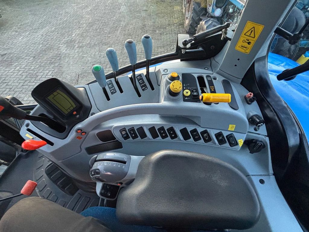 New Holland T6020 ELITE