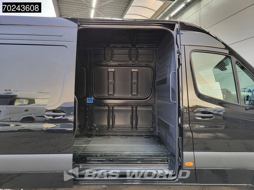 Mercedes Sprinter 319 CDI Automaat New model! L2H2 ACC MBUX LED Navi Camera 190 PK L2H2 10m3 Klima