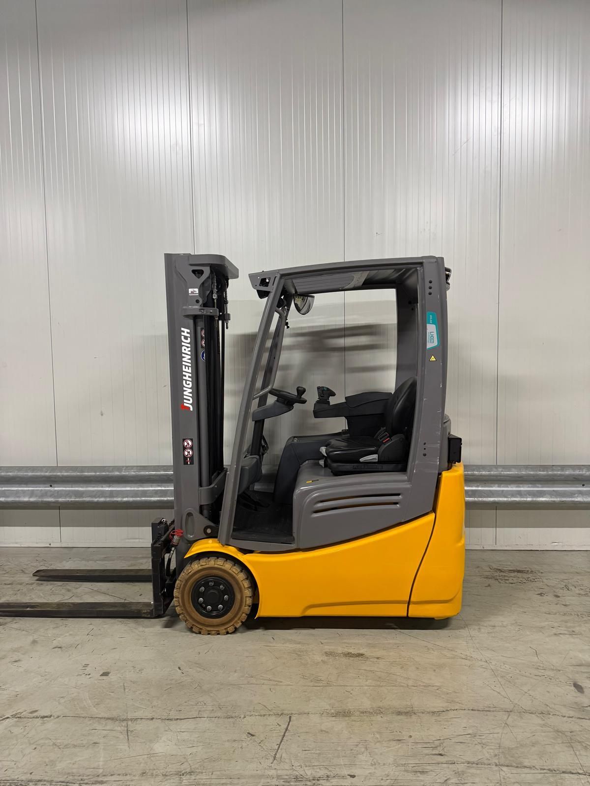 Heftruck Jungheinrich type EFG 215 bj 2018 2411 uur