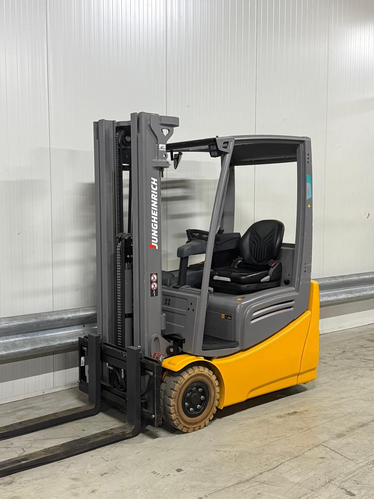 Heftruck Jungheinrich type EFG 215 bj 2018 2411 uur