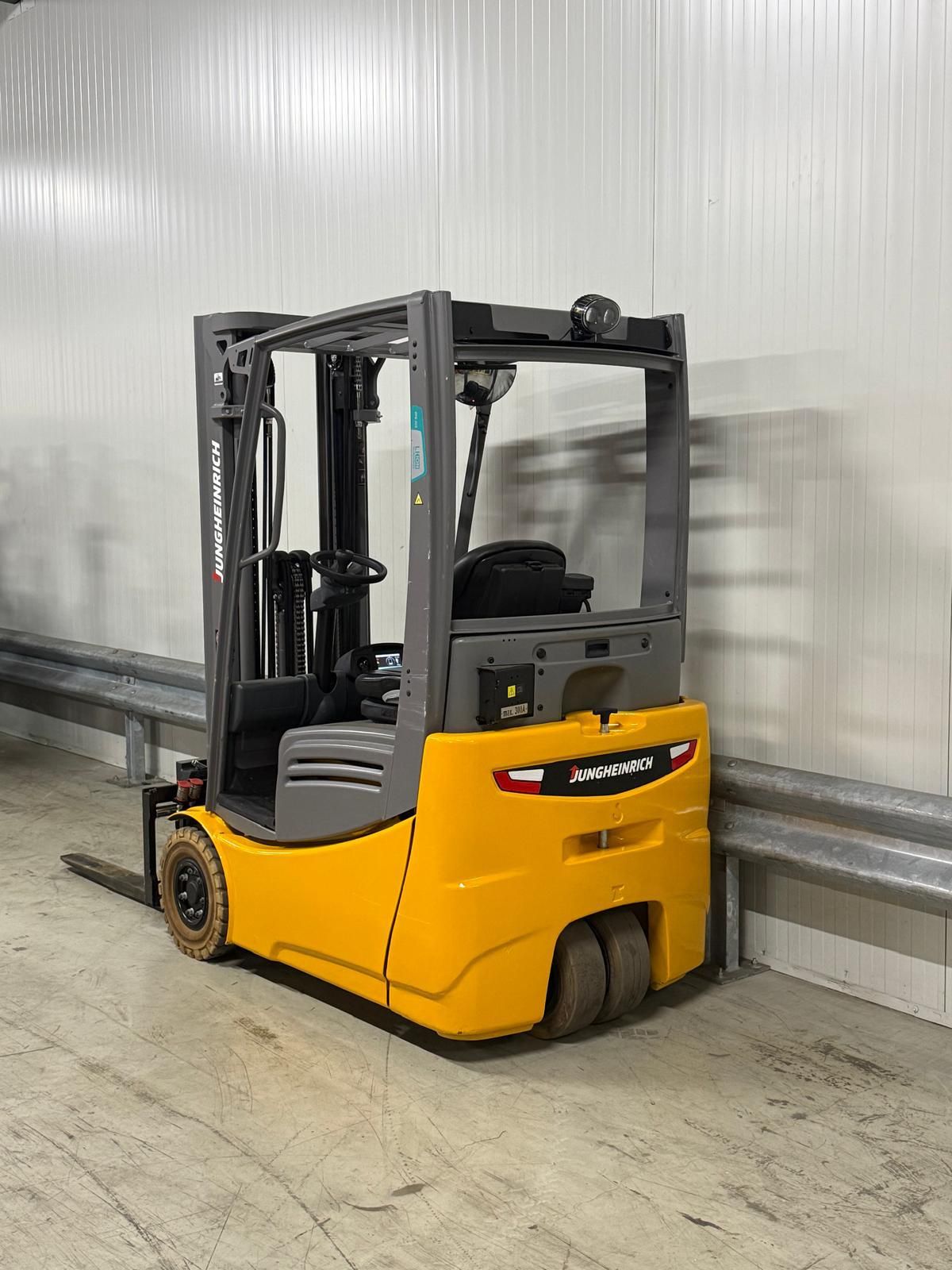 Heftruck Jungheinrich type EFG 215 bj 2018 2411 uur