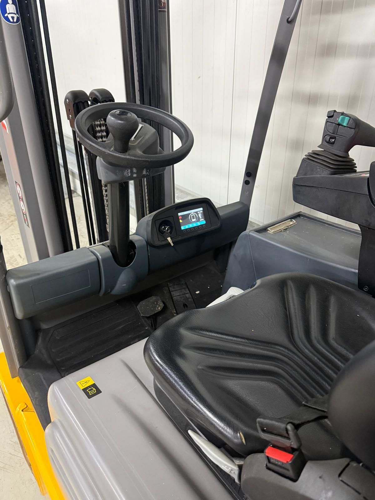 Heftruck Jungheinrich type EFG 215 bj 2018 2411 uur