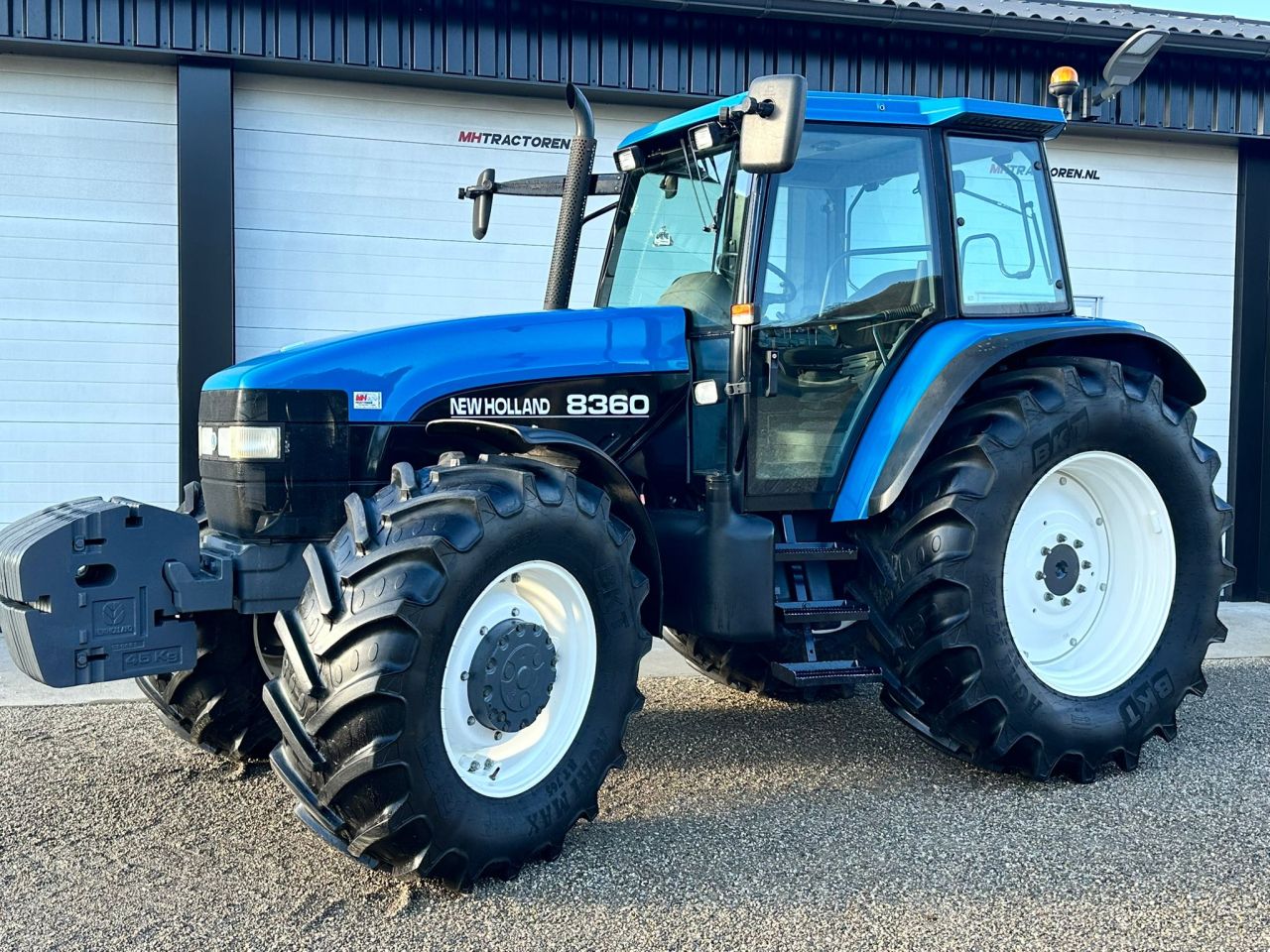 TE KOOP: zeer nette NEW HOLLAND 8360