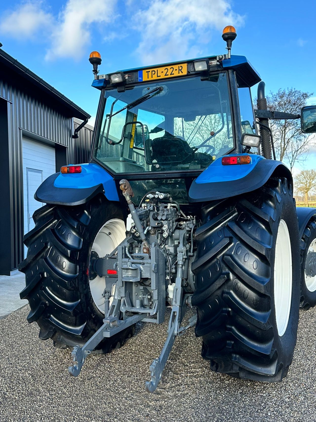 TE KOOP: zeer nette NEW HOLLAND 8360