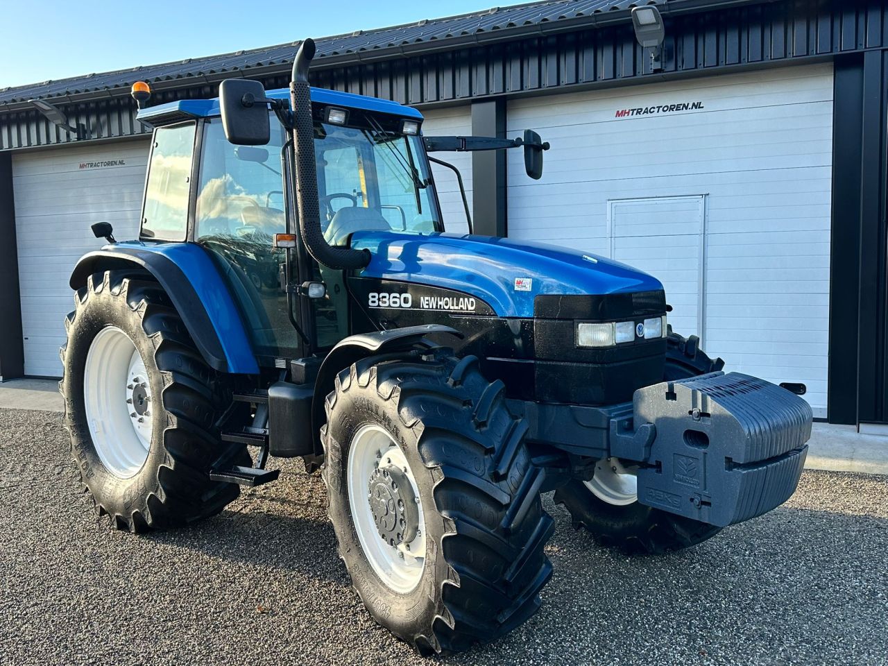 TE KOOP: zeer nette NEW HOLLAND 8360