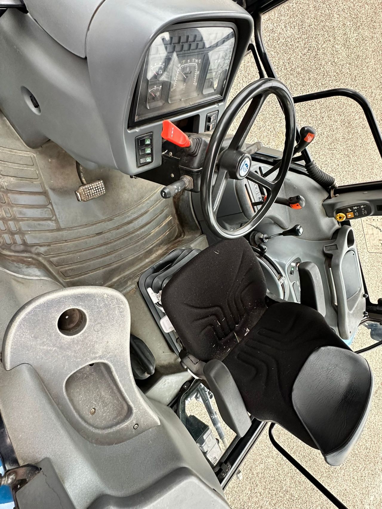 TE KOOP: zeer nette NEW HOLLAND TS90