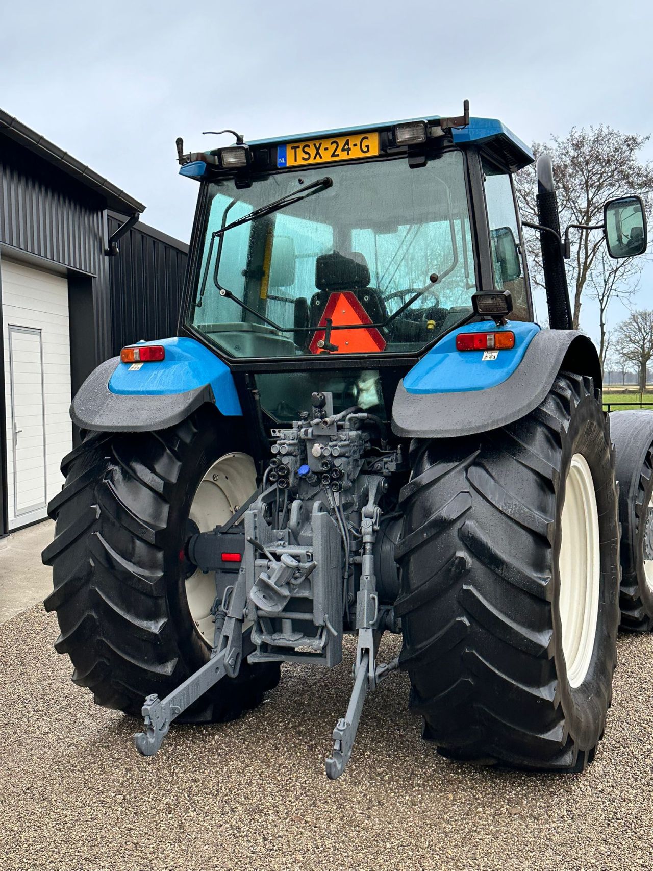 TE KOOP: zeer nette NEW HOLLAND 8360