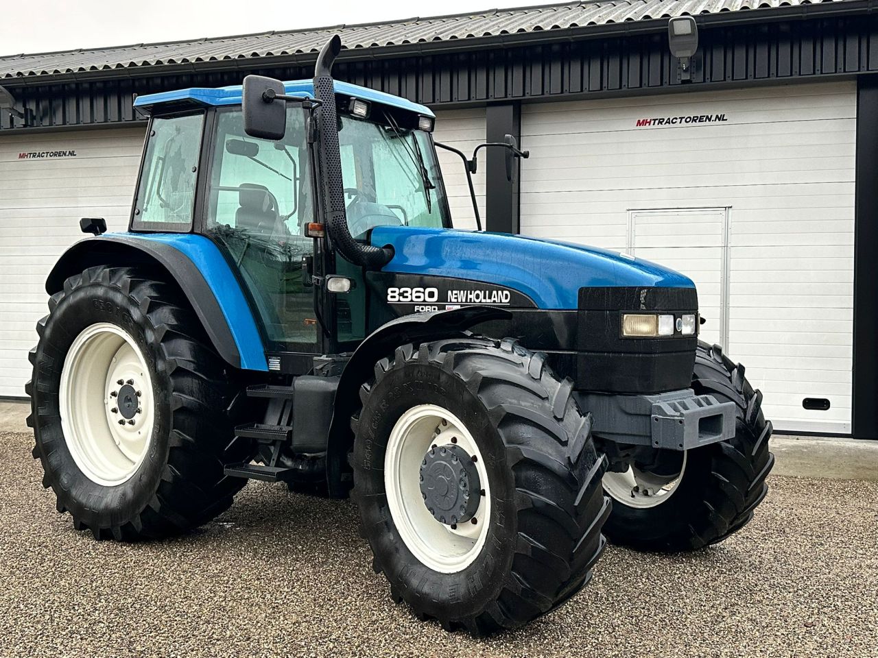 TE KOOP: zeer nette NEW HOLLAND 8360