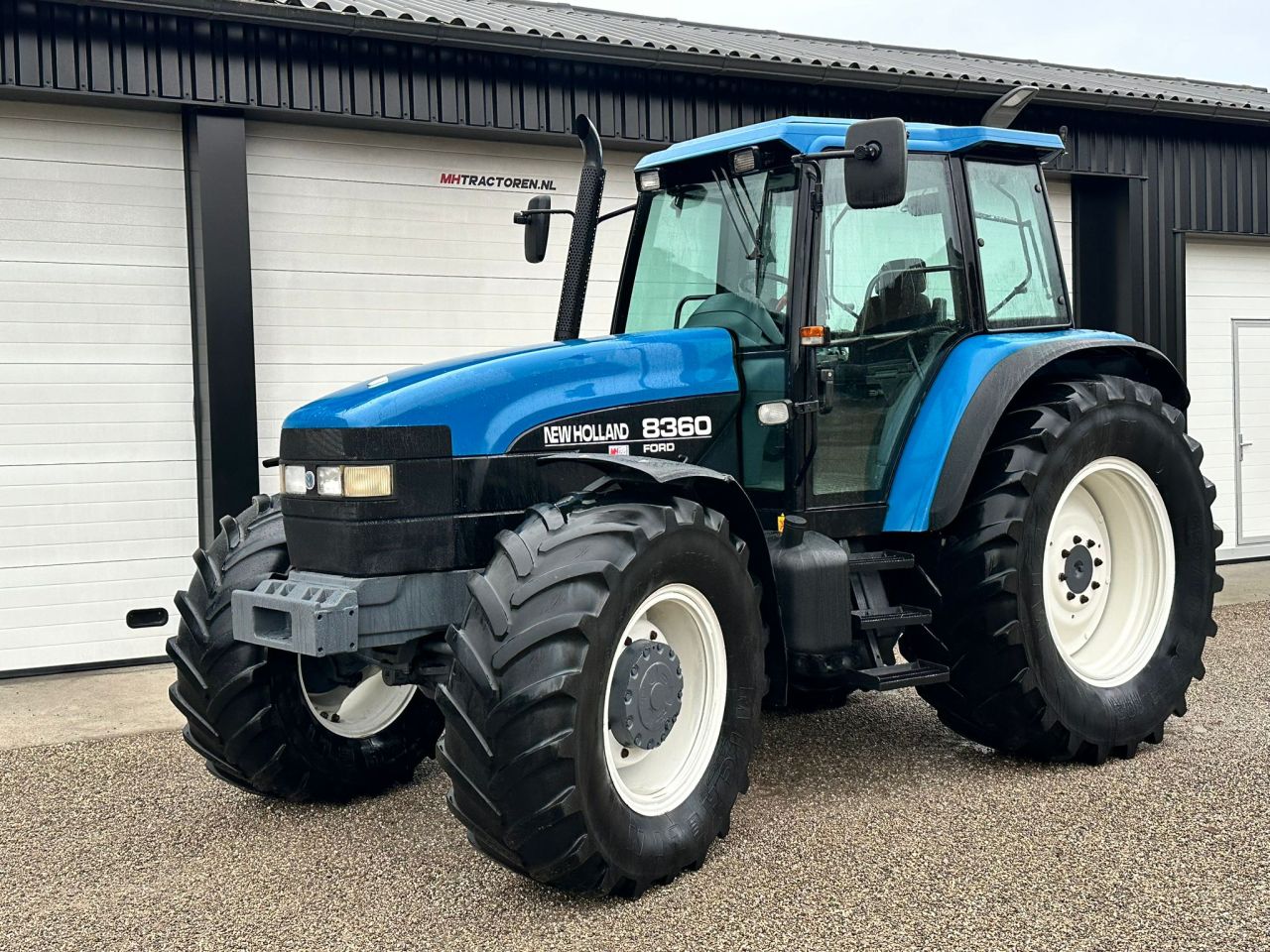 TE KOOP: zeer nette NEW HOLLAND 8360