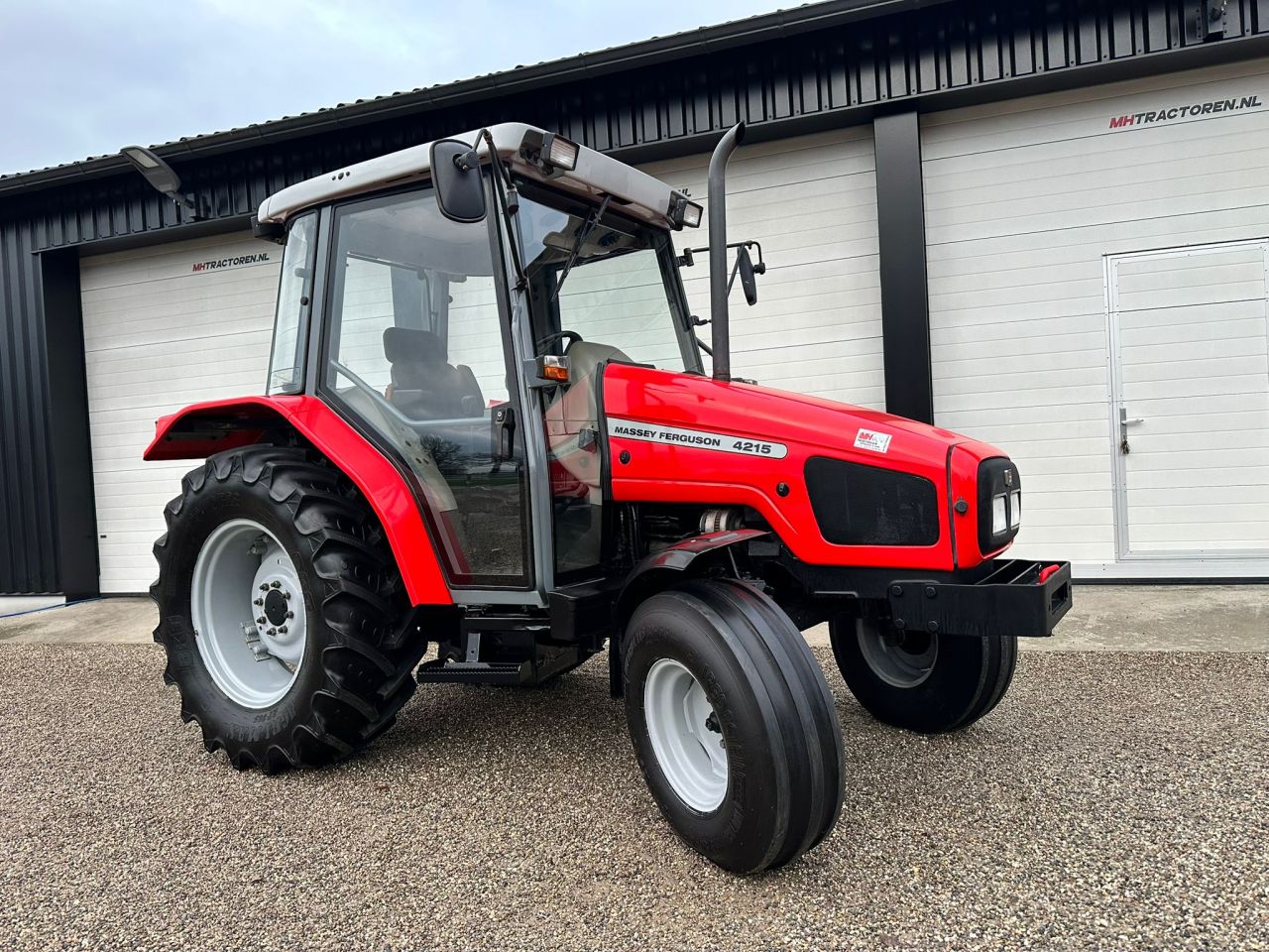 TE KOOP: zeer nette MASSEY FERGUSON 4215