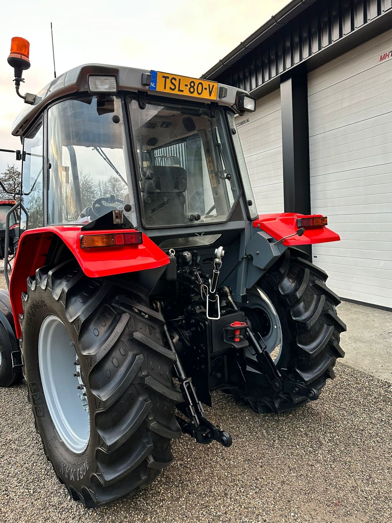 TE KOOP: zeer nette MASSEY FERGUSON 4215