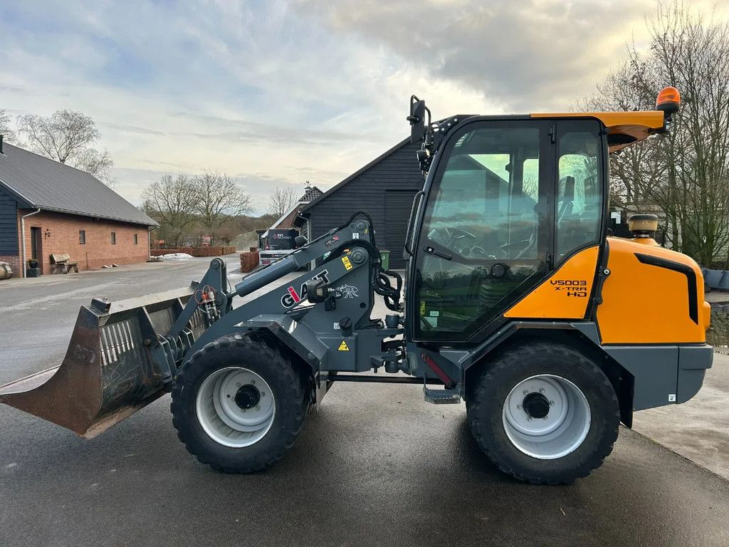 Giant V5003 X-tra HD