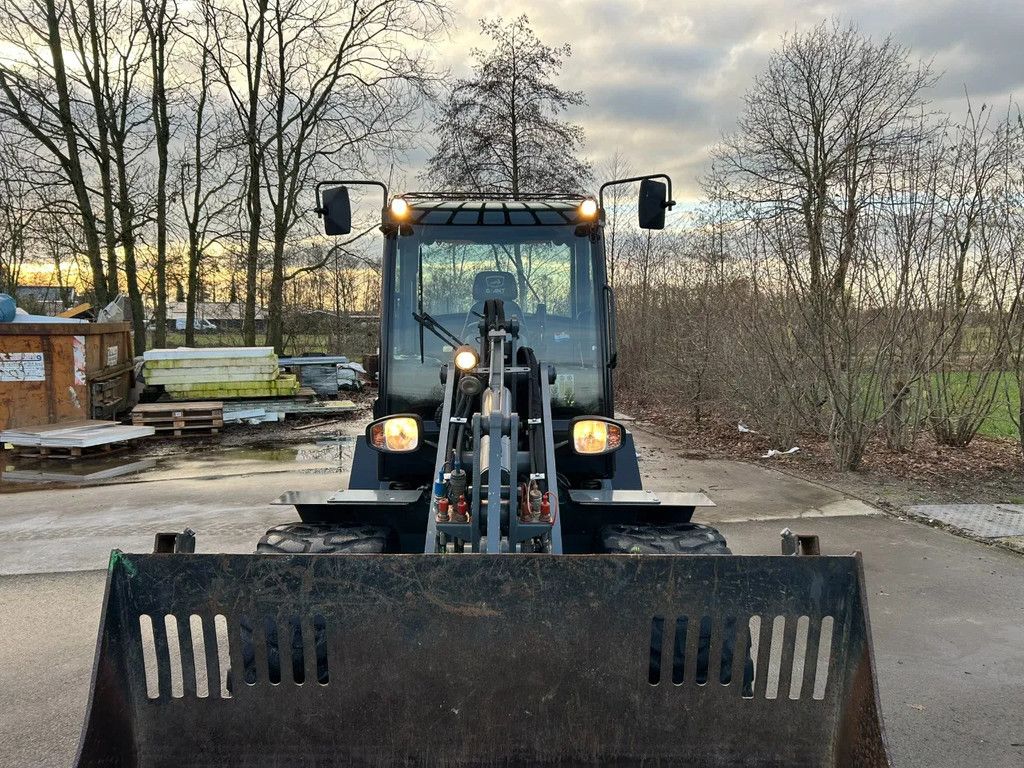 Giant V5003 X-tra HD