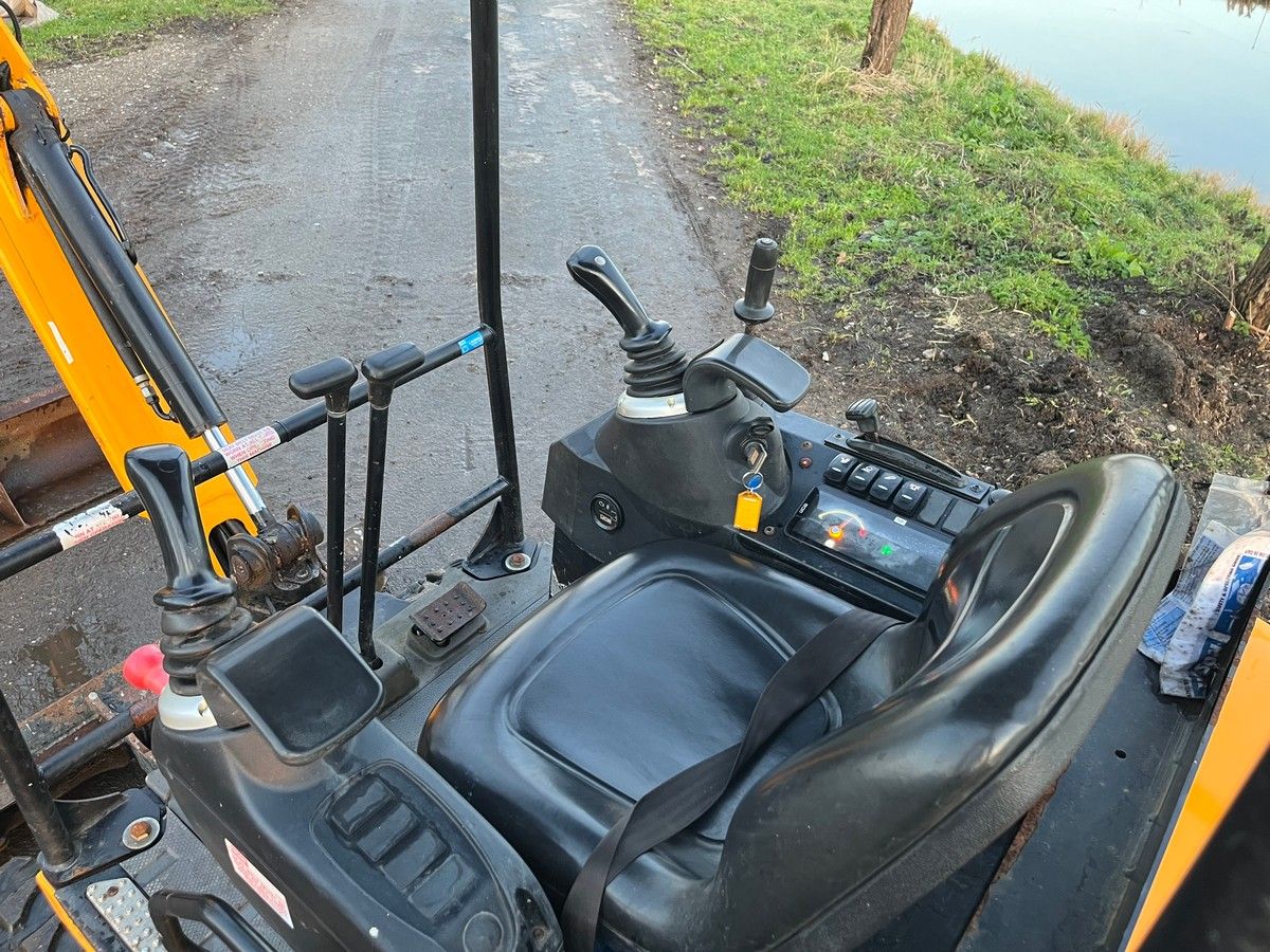 JCB 16C-1 minigraver