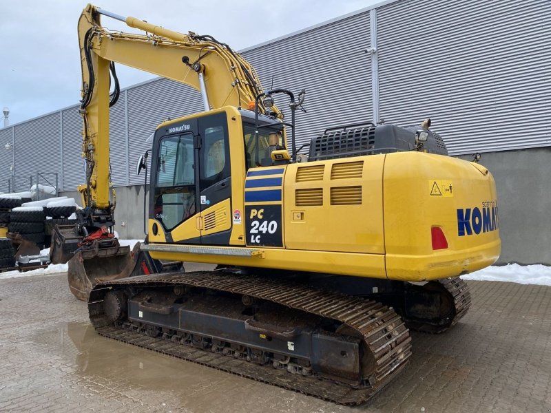 Komatsu PC240LC-11