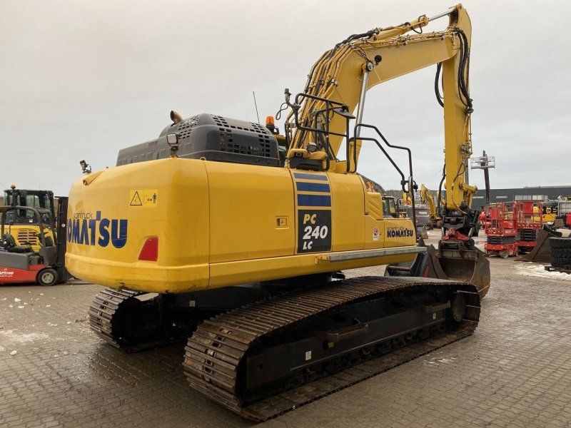 Komatsu PC240LC-11