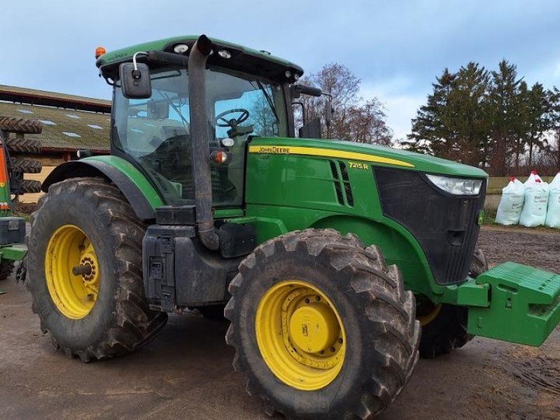 John Deere 7215R