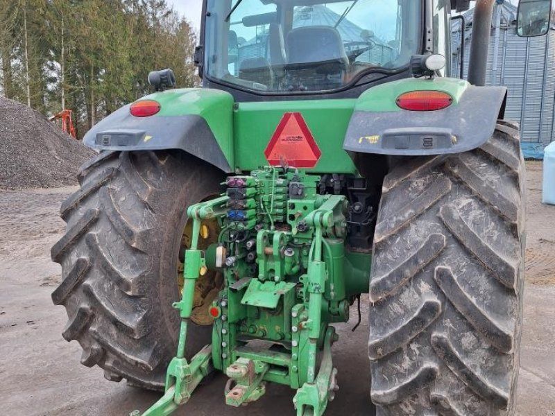 John Deere 7215R