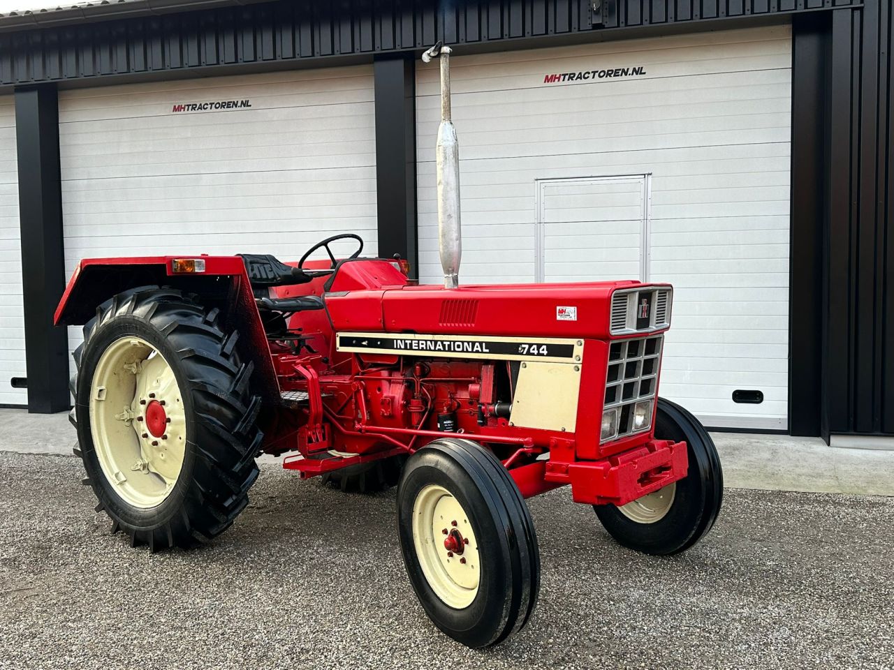 TE KOOP: zeer nette Mc.CORMICK 744