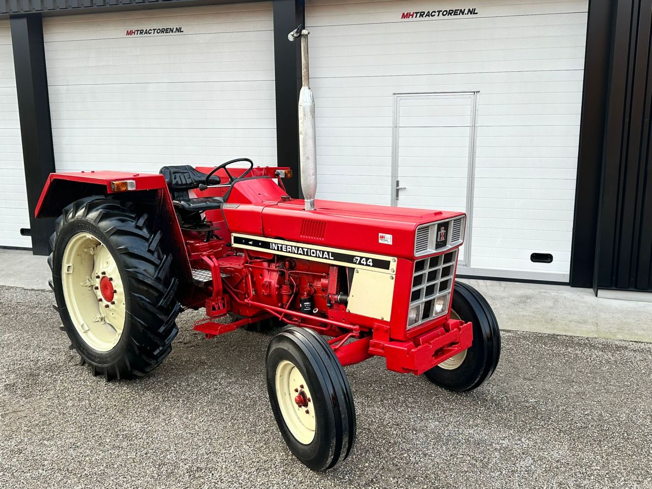 TE KOOP: zeer nette Mc.CORMICK 744