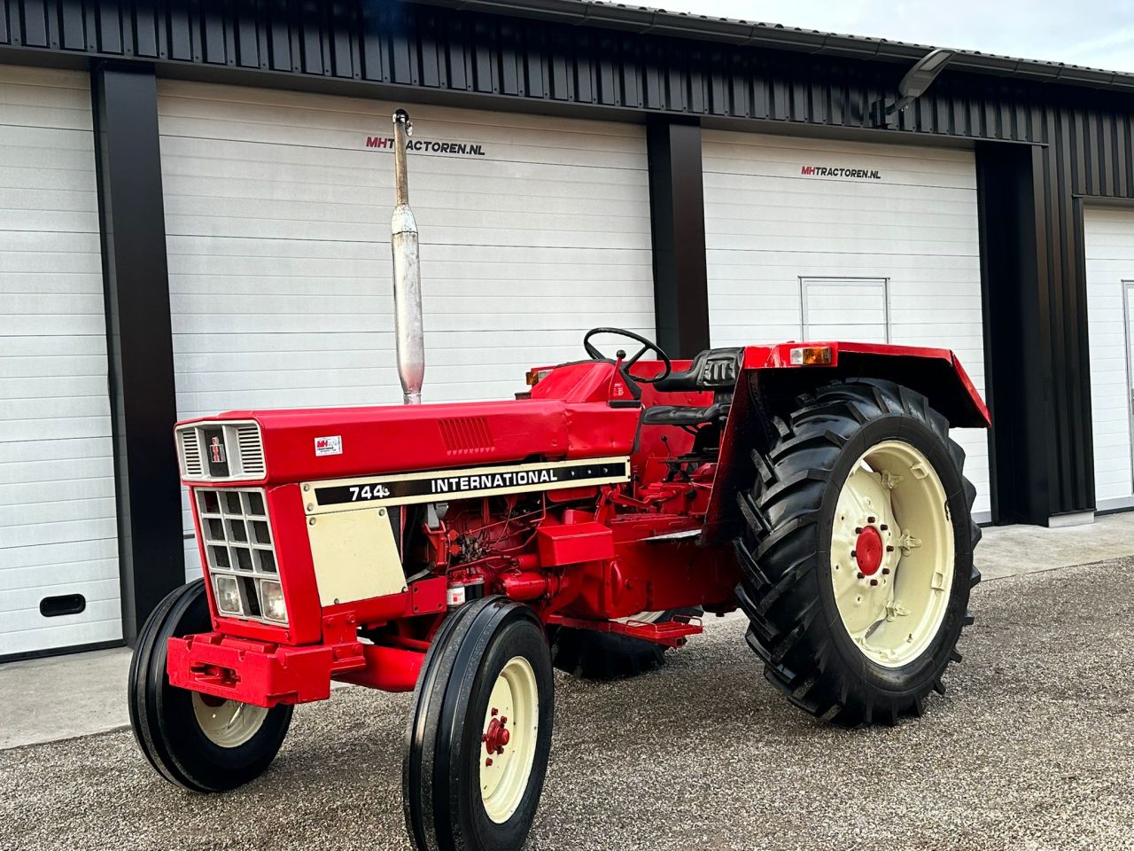 TE KOOP: zeer nette Mc.CORMICK 744