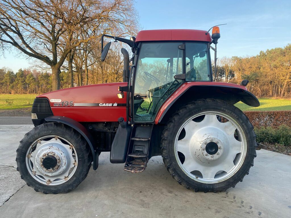 Case-International mx135