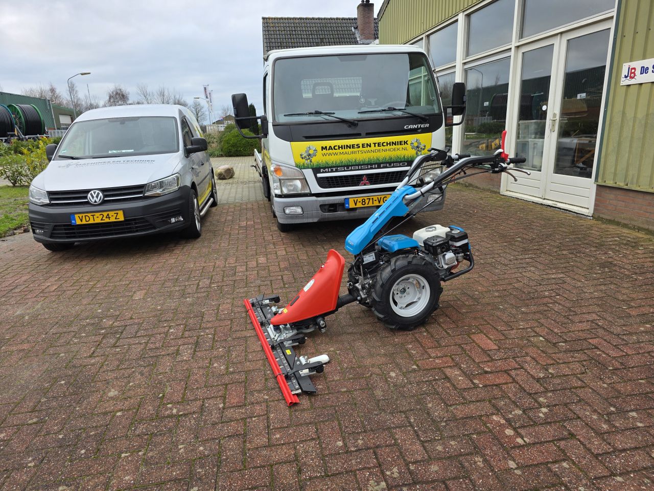 Nibbi tweewielige trekkers tuinfrees