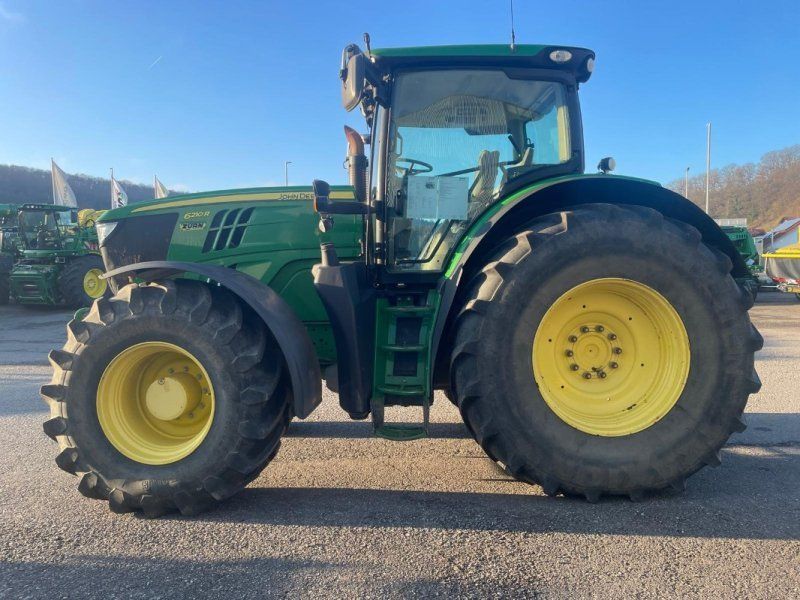 John Deere 6210R