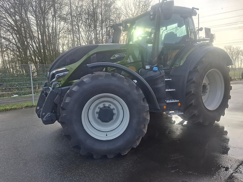 Valtra Q245