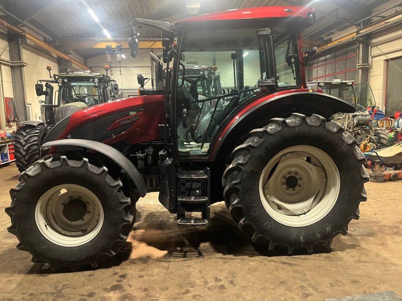 Valtra A105