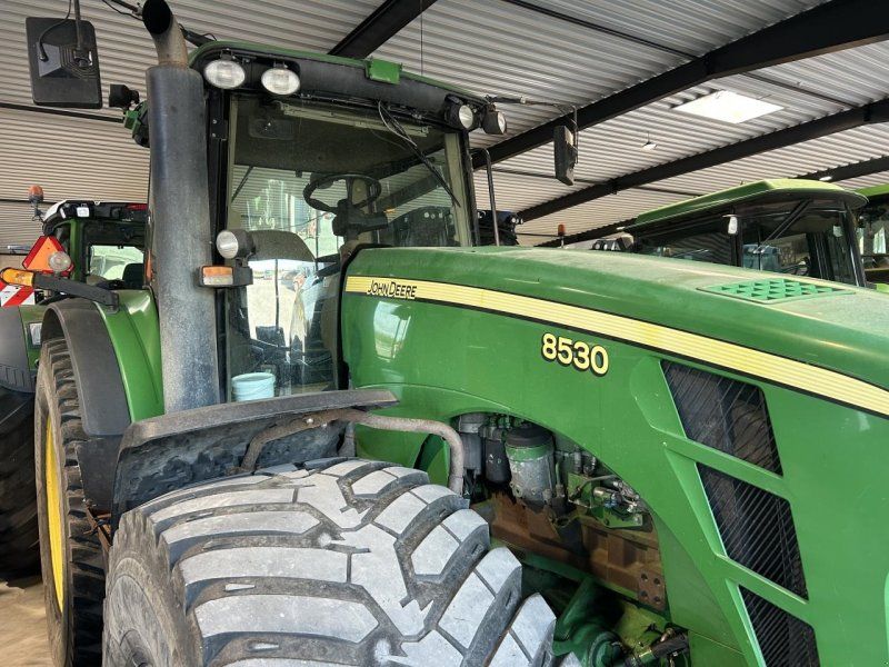 John Deere 8530