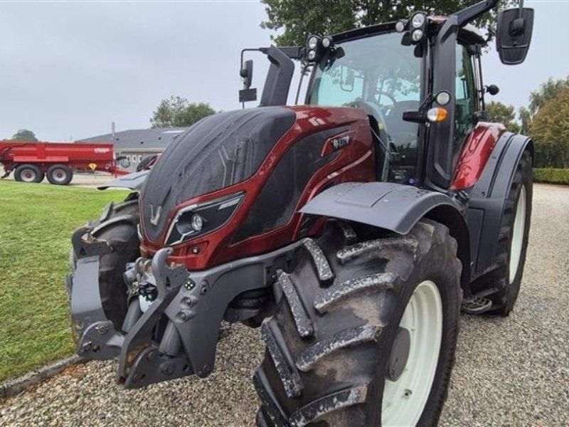 Valtra T214V