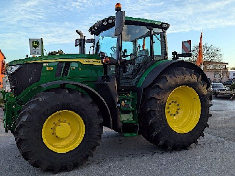 John Deere 6R215