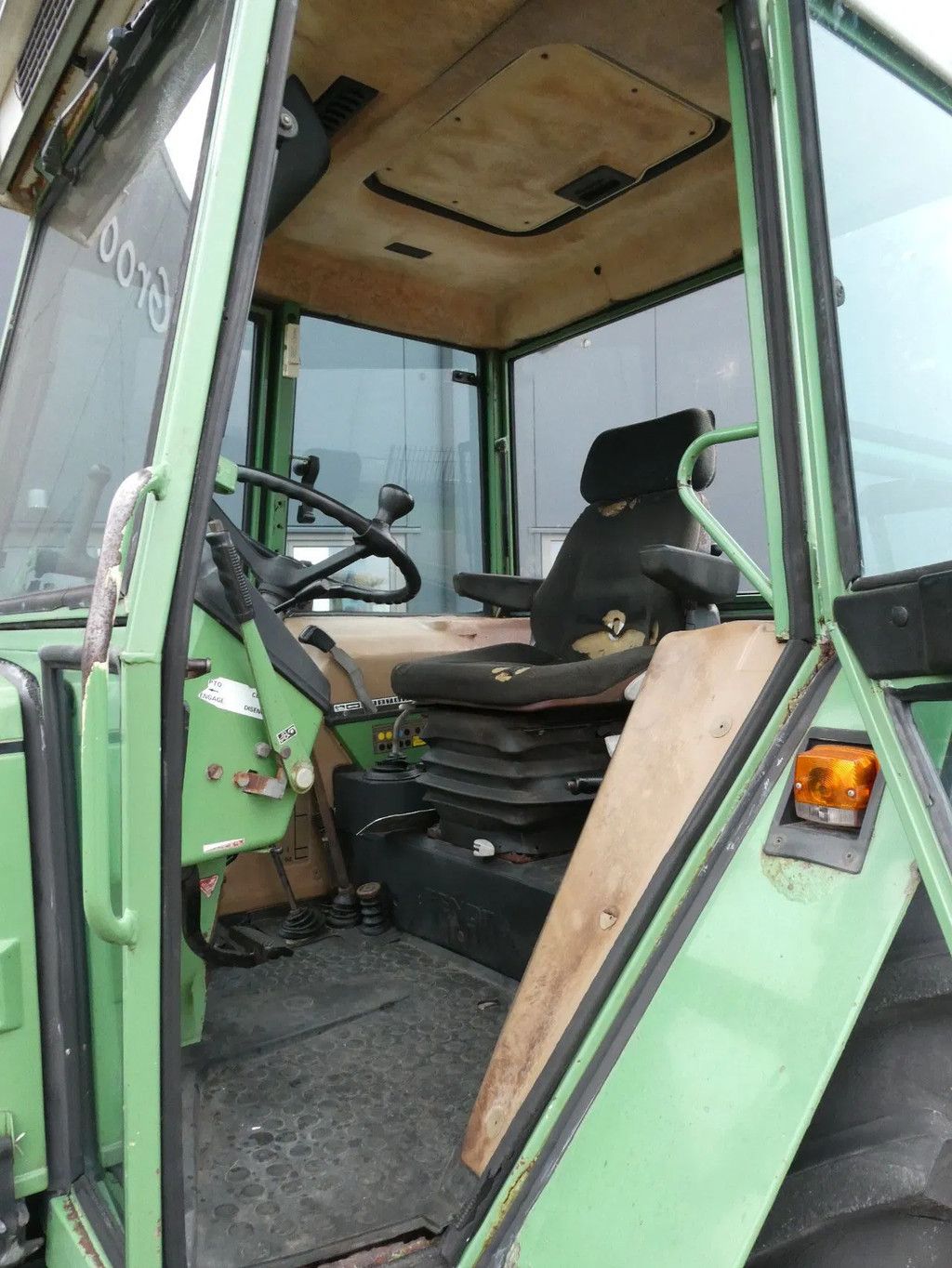 Fendt 305LS Turbomatik / 10549 Draaiuren / GOEDE VERSNELLINGSBAK